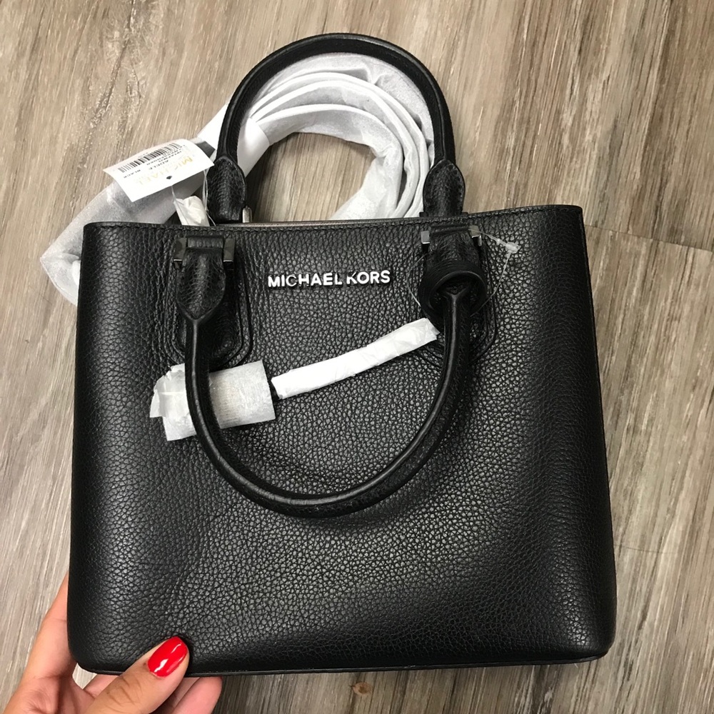 New Micheal Kors Adele Medium Messenger Bag Black